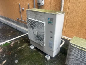 施工前：既設の業務用の室外機