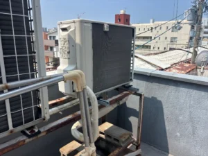 施工前：屋上の既設室外機