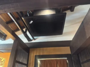 施工前：既設の天井カセット型の室内機