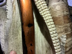 施工前：汚れが付着した熱交換器（能力低下の原因）