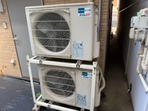施工前：既設の業務用の室外機